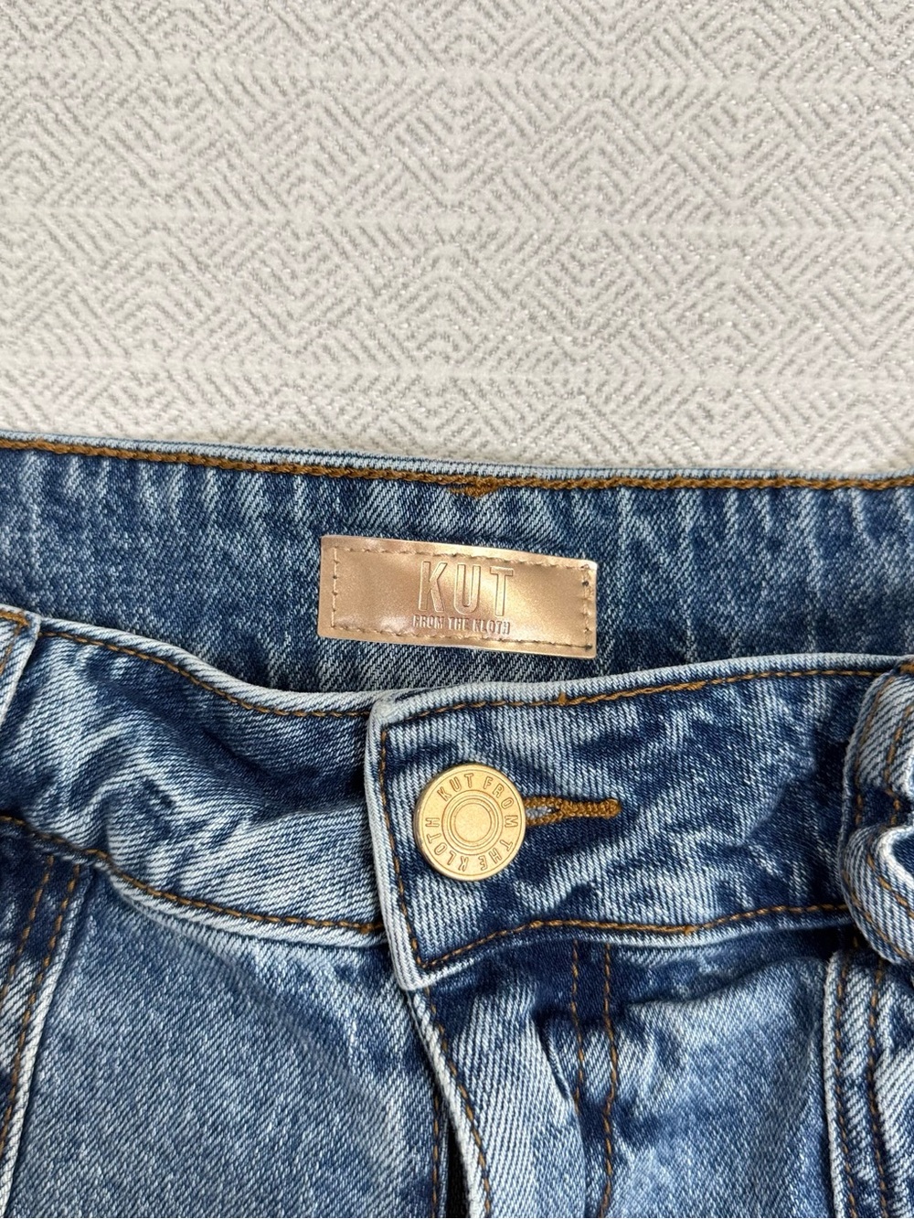 Kut from the Kloth Jane with Patch High-Rise Denim Shorts - Picture 3 of 11